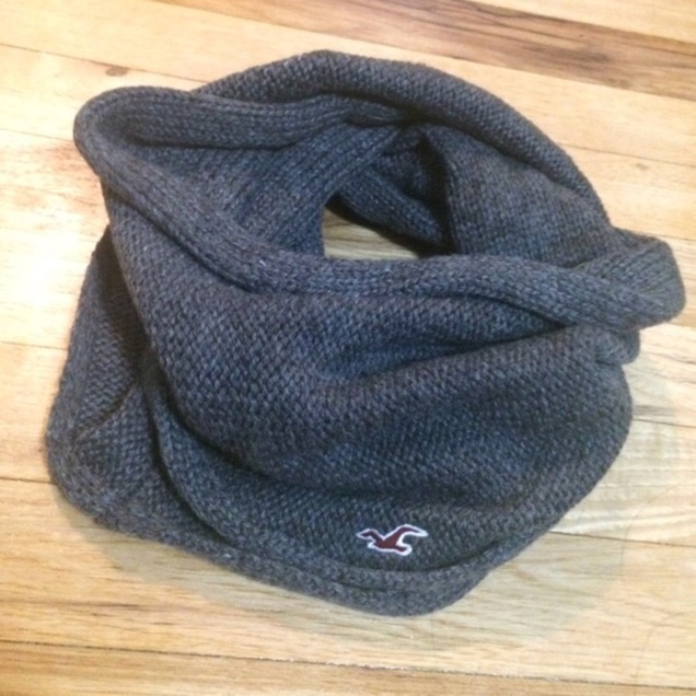 Hollister - Grey Infinity Scarf
